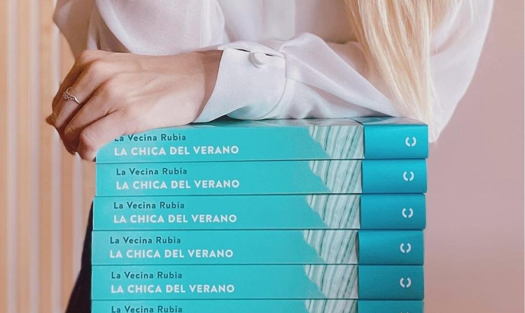 Sale a la venta la segunda novela de La Vecina Rubia - Noticias. Actualidad