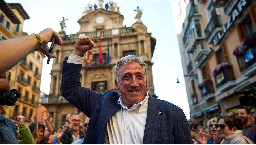 El pacto entre PSOE y Bildu le da la alcaldía de Pamplona a Joseba Asiron