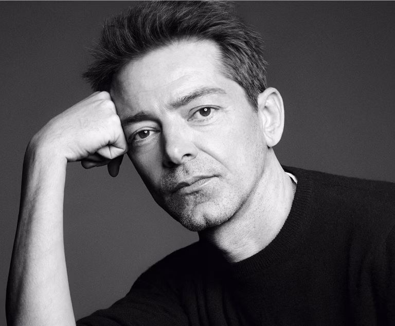 Versace ficha a Pieter Mulier como nuevo director creativo