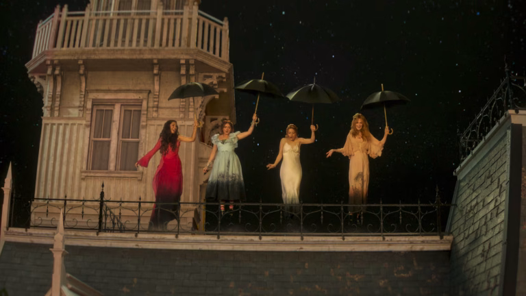 Vuelven los icónicos midnight margaritas de las hermanas Owens en ‘Practical Magic 2’